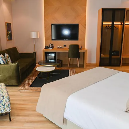 White Hill Hotel, & Conferences 4* Durrës