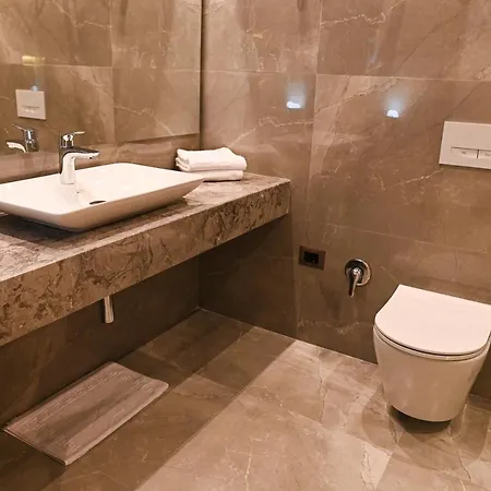 White Hill Hotel, & Conferences 5* Durrës