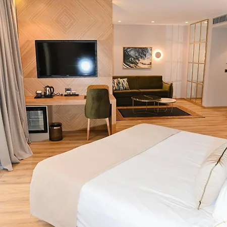 White Hill Hotel, & Conferences 4* Durrës