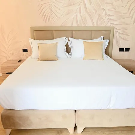 White Hill Hotel, & Conferences 4* Durrës
