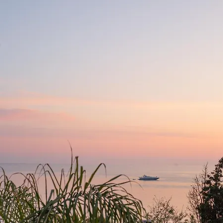 White Hill Hotel, & Conferences 5* Durrës