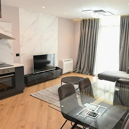 White Hill Hotel, & Conferences 5* Durrës