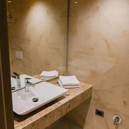 White Hill Hotel, & Conferences Hotell 5*