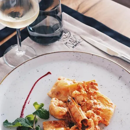 Hotell White Hill Hotel, & Conferences Durrës