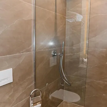 White Hill Hotel, & Conferences 5* Durrës